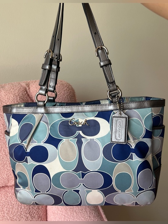 Coach Handbags - Coach Signature Gallery Scarf Print Sateen Tote